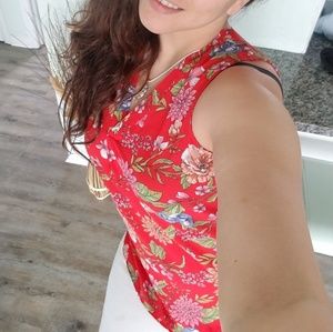 Vibrant red printed V-neck popover blouse sz m